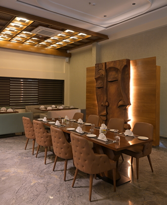 Araiya Gir dining room
